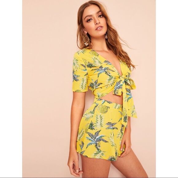 ✨ HP✨Knot Front Tropical Print Top & Shorts Set✨ - Picture 3 of 5